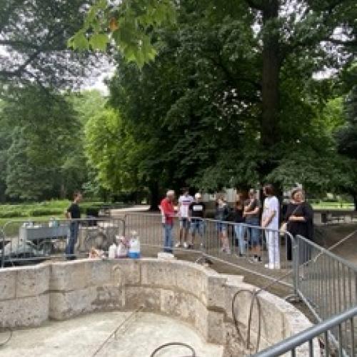 Beim Lurch-Brunnen im Hofgarten