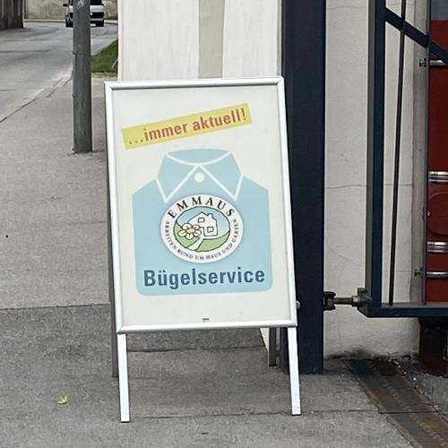 © BO …vor der Berufsschule gibt es auch einen Bügelservice…