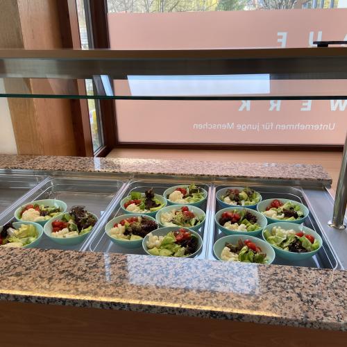 © BO Salatbuffet im Speisesaal