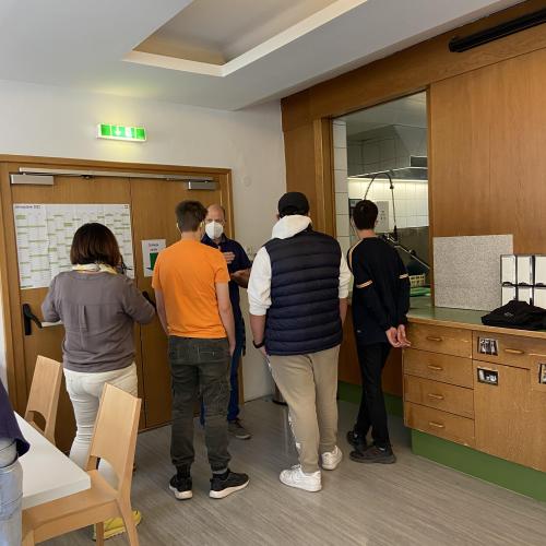 © BO Auch in der Küche arbeiten Trainees.