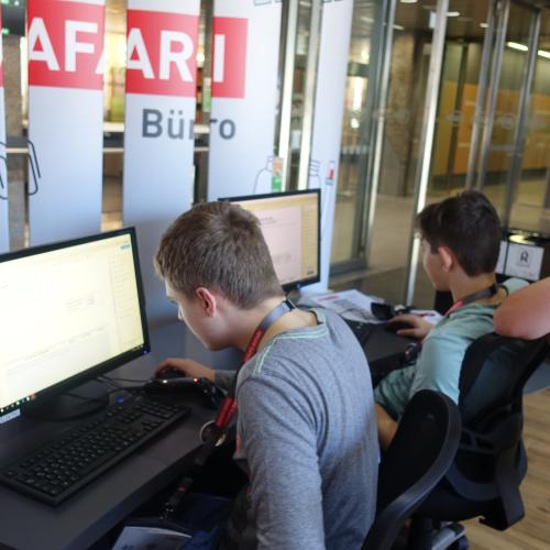 Rechnung schreiben im Büro