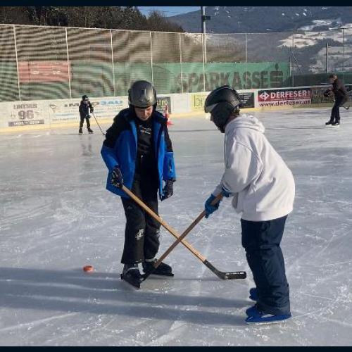 Jetzt wird Eishockey gespielt!