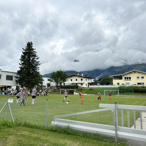 Fußball Lehrer gegen Schüler