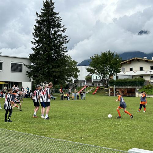 Fußball Lehrer gegen Schüler