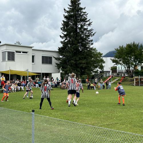 Fußball Lehrer gegen Schüler