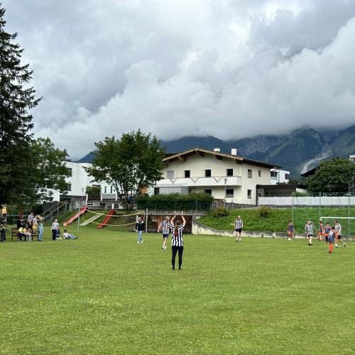 Fußball Lehrer gegen Schüler