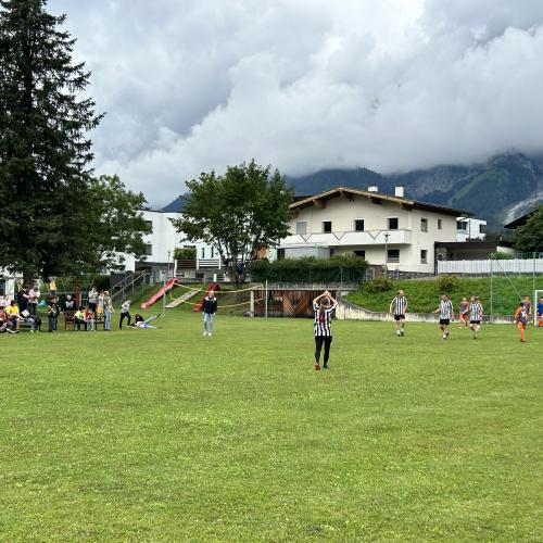 Fußball Lehrer gegen Schüler