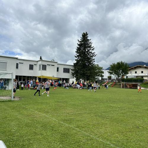 Fußball Lehrer gegen Schüler