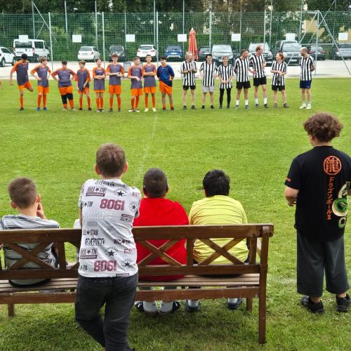 Fußball Lehrer gegen Schüler