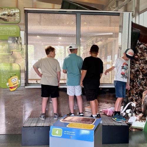 Im Recycling Zentrum Ahrental 